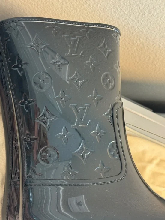 NWT Louis Vuitton Black Patent Monogram Mid-Calf Rain Boots - Picture 7 of 8